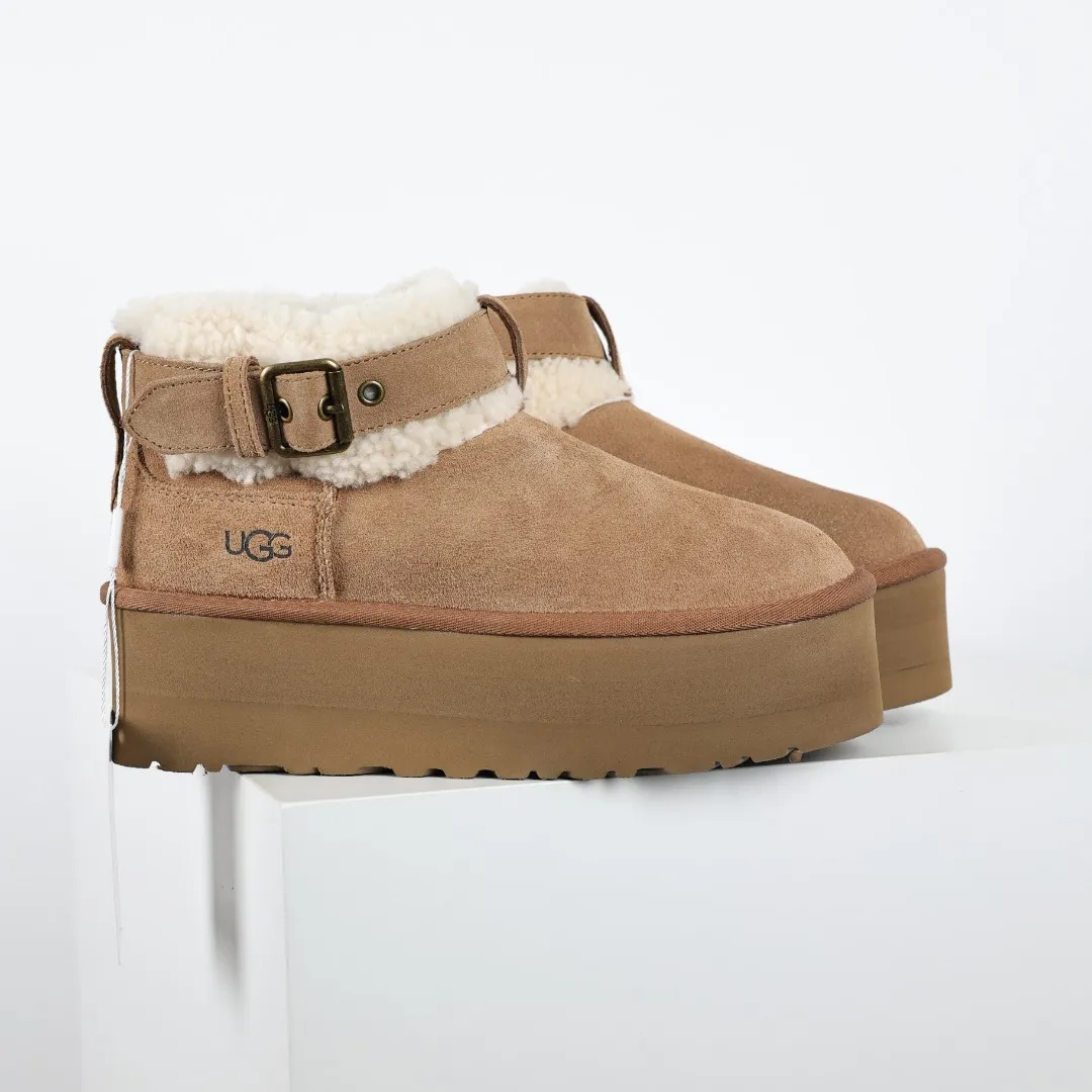 Pick up locally 💰660 Core recommendation Good price It is a very suitable choice for home use. In recent years, uug has launched a series of styles, which are partially geared towards the preferences of young consumers and have also moved to the forefront of fashion trends. Shoe body material: water-repellent coated suede upper, 17 mm UGGPURE™ implantable wool insole, lightweight non-slip and comfortable rubber outsole, with brand LOGO and trademark, with full packaging Size: 35 36 37 38 39 40